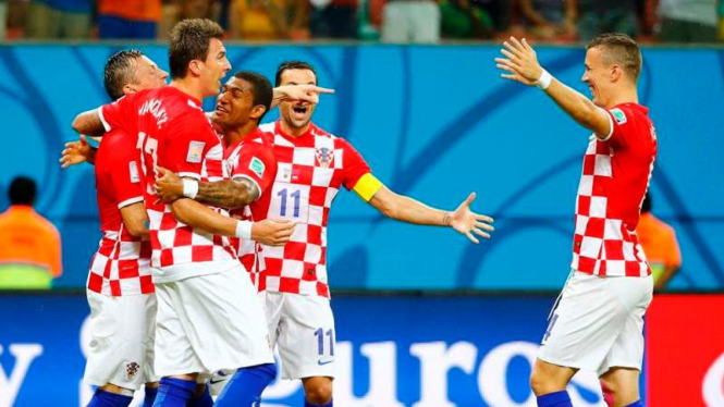 Pemain Kroasia merayakan gol