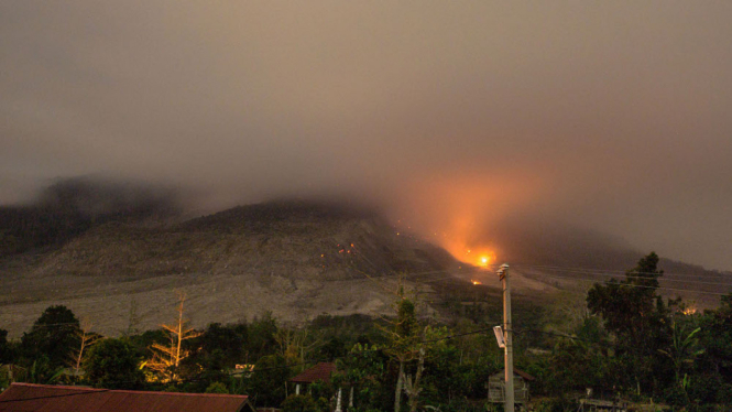 Gunung Sinabung Meletus