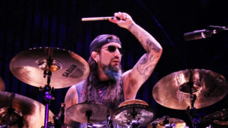 Mike Portnoy Menentang Peluncuran Album Baru Pink Floyd