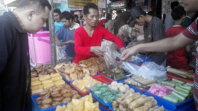 Jajanan di Pasar Ramadan Benhil