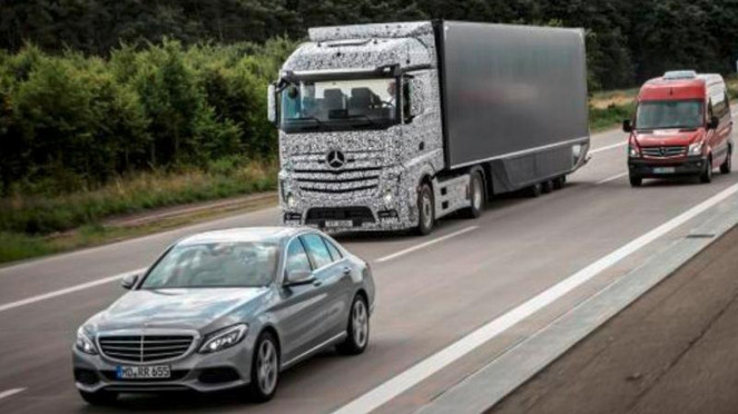 Truk pintar Daimler.