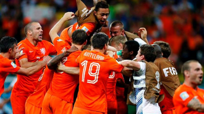 Para pemain Belanda usai memastikan diri ke semifinal Piala Dunia 2014.
