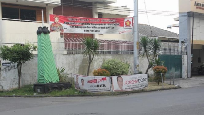 Atribut kampanye Capres Jokowi-JK di Solo