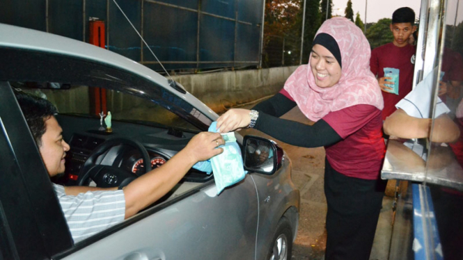 Ancol Berbagi Berkah Ramadhan Bersama Pengendara Mobil