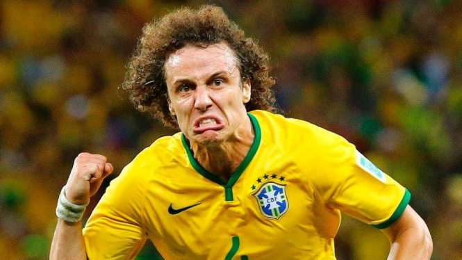 Pemain Brasil, David Luiz, usai cetak gol