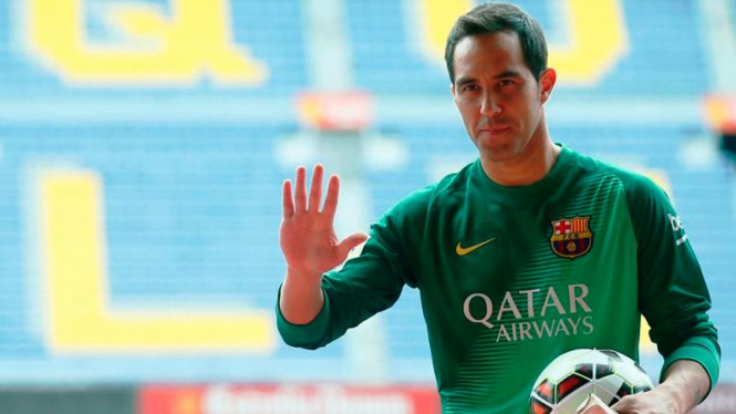 Kiper Barcelona, Claudio Bravo, merapat ke ManCity.