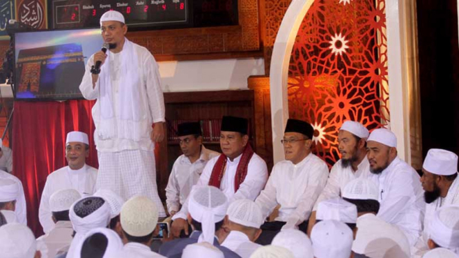 Prabowo Buka Puasa Bersama Anak Yatim di Kediamannya