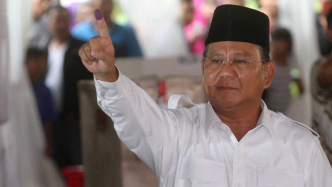 Prabowo Gunakan Hak Suara di TPS 02 Bojong Koneng