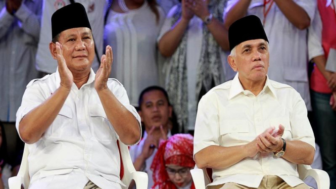 Prabowo Subianto dan Hatta Rajasa (kanan).
