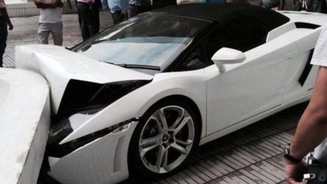 Lamborghini yang dirusak petugas valet parkir.