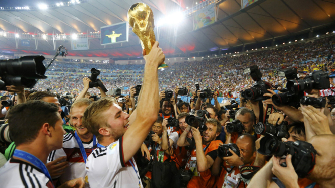 Jerman angkat Piala Dunia 2014.