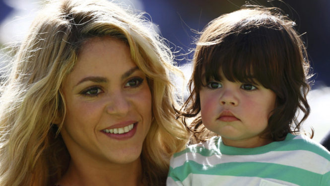 Shakira dan anaknya bernama Milan