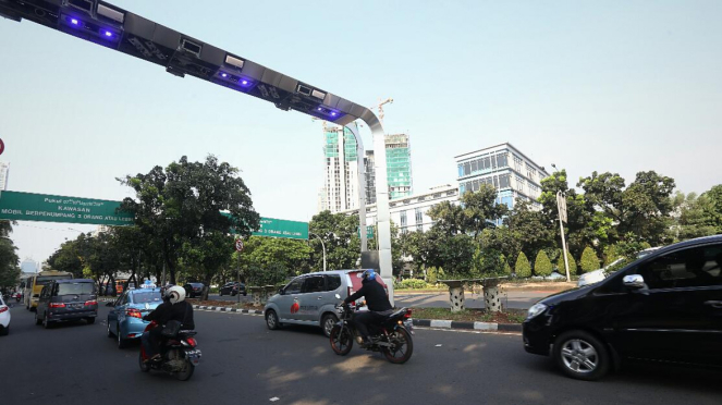 Gerbang jalan berbayar atau Electronic Road Priecing (ERP)