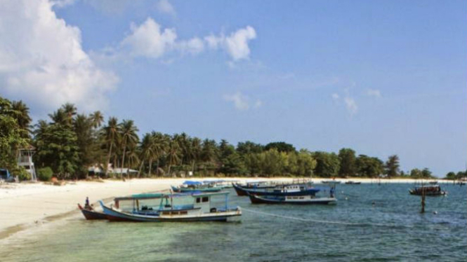  Pantai Tanjung Kelayang, Belitung.