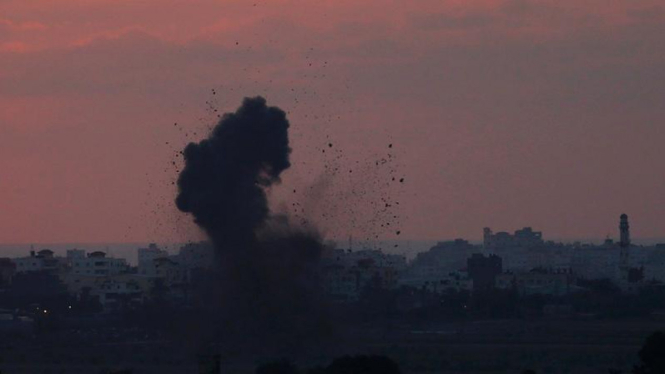 Sebuah roket meledak di jalur Gaza, Palestina