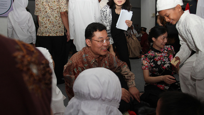 Dubes Tiongkok Sumbang Paket Ramadan ke Ahok