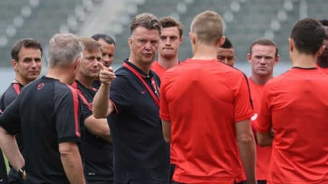 Louis Van Gaal bersama skuad Manchester United.