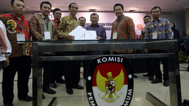 Jokowi dan Husni Kamil Manik saat penetapan hasil Pilpres 2014 lalu.