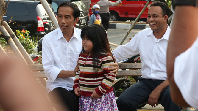 Joko Widodo mengisi waktu jelang rekapitulasi di waduk Pluit