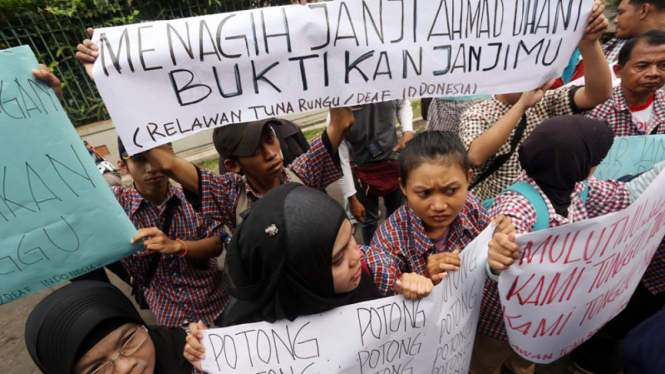 Aksi Menuntut Nazar Ahmad Dhani