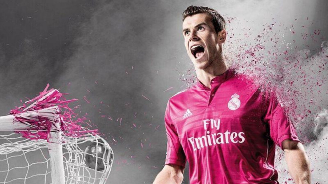 Pemain Real Madrid, Gareth Bale, dengan kostum pink