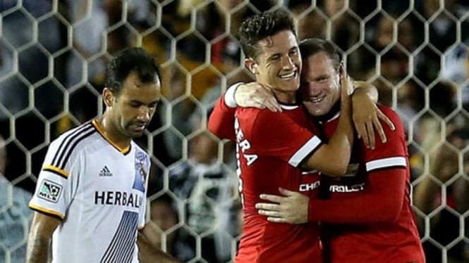 Pemain MU, Ander Herrera dan Wayne Rooney