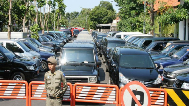 Mobil dinas Pemkot Surabaya