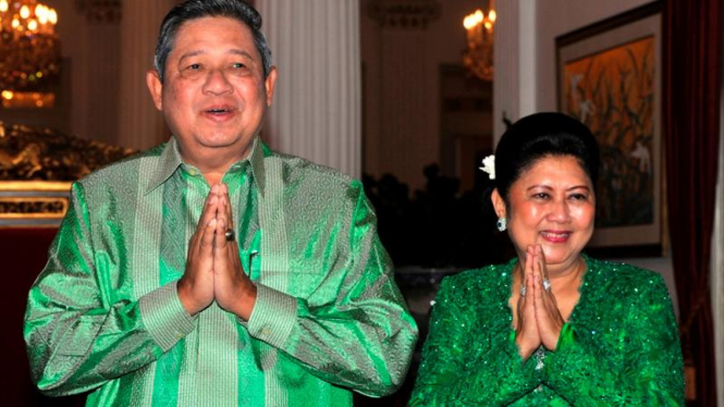 Ani Yudhoyono (kanan) semasa hidup.
