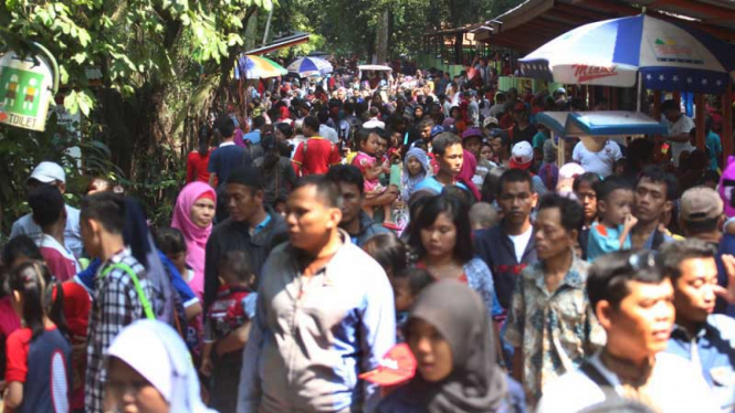 Libur Lebaran, Ragunan Dipadati Pengunjung