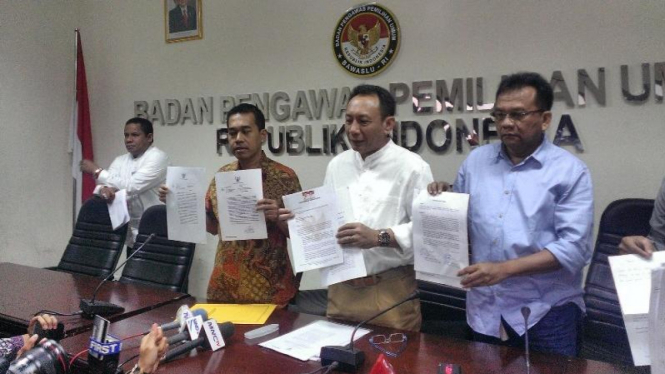 Tim Kuasa Hukum Prabowo-Hatta di DKPP, Jumat (1/8/2014).