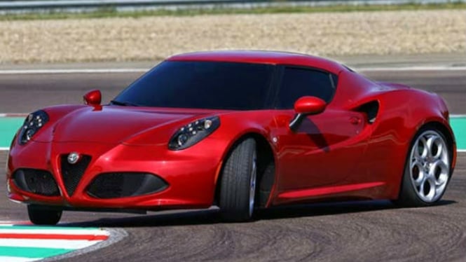 Mobil Alfa Romeo 4C.