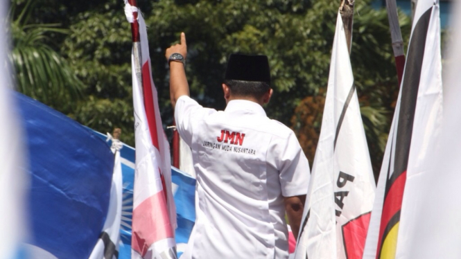 Sidang Perdana Prabowo-Hatta, Simpatisan Merah Putih Gelar Aksi di Gedung MK