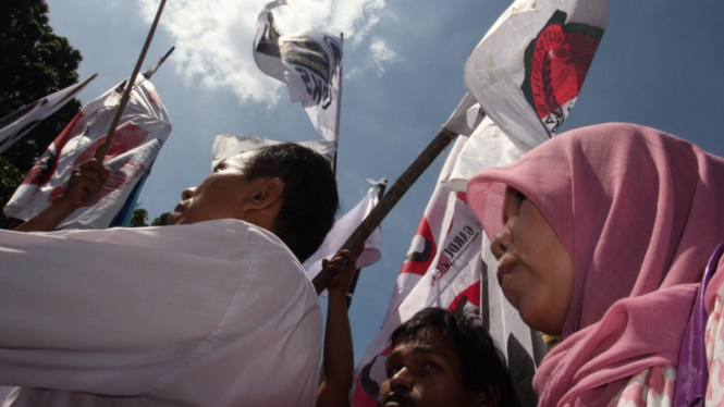 Sidang Perdana Prabowo-Hatta, Simpatisan Merah Putih Gelar Aksi di Gedung MK
