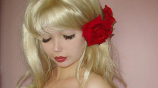 Cewek Barbie Seksi Ini Mengaku Tanpa Operasi