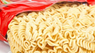 9 Risiko Mengonsumsi Mie Instan Berlebihan
