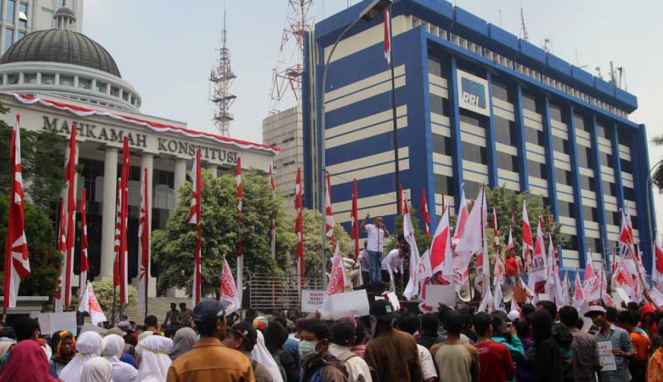 Aksi demonstrasi di depan gedung MK usai Pilpres 2014.