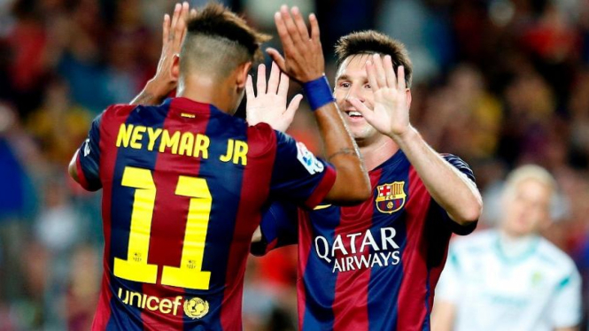 Neymar dan Lionel Messi pada pertandingan melawan Leon.