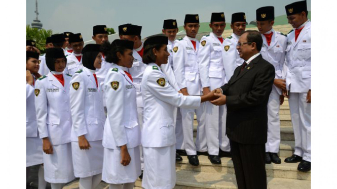 Wakil Ketua DPR RI Priyo Budi Santoso menerima Paskibraka