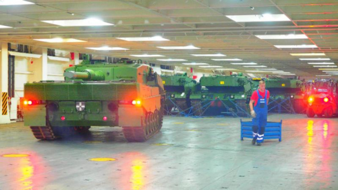 Tank Leopard dikirim dari pelabuhan Bremenhaven, Jerman.
