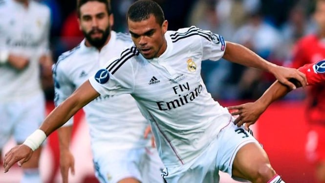 Bek Real Madrid, Pepe di laga Piala Super Eropa
