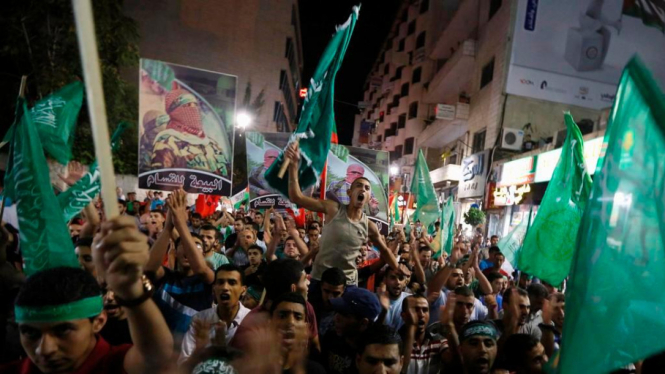 Rakyat Palestina merayakan pengumuman gencatan senjata Israel Hamas