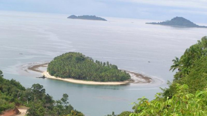 Pulau-pulau kecil di Kabupaten Pesisir Selatan Sumatra Barat