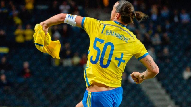 Striker Swedia, Zlatan Ibrahimovic merayakan gol ke gawang Estonia