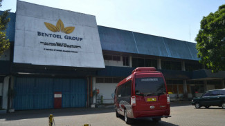 Ditawari PHK Sukarela, Karyawan Pabrik Rokok Bentoel Doa Bersama