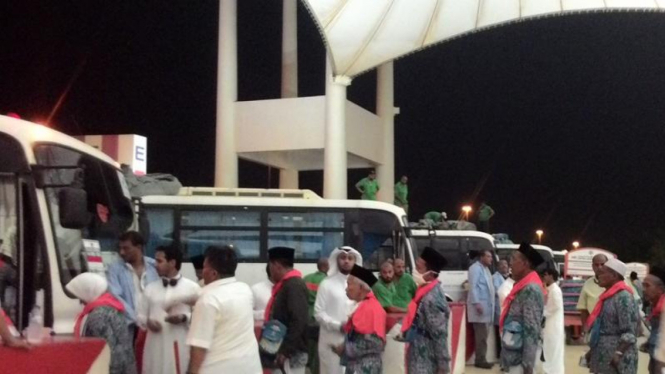 Bus Pengangkut Jamaah Haji dari Jeddah ke Madinah (2)