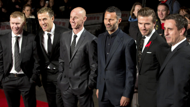 (ki-ka) Paul Scholes, Phil Neville, Nicky Butt, Ryan Giggs, David Beckham dan Gary Neville