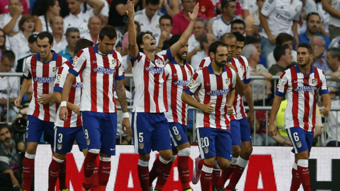 Para pemain Atletico Madrid merayakan gol
