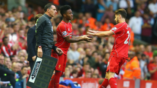 Adam Lallana (kanan) digantikan Raheem Sterling