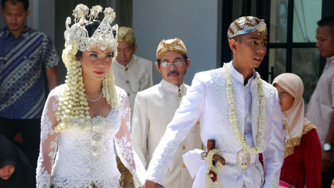 Pernikahan Fitri Tropica dan Irvan Hanafi