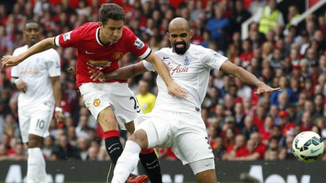 Gelandang Manchester United, Ander Herrera (merah)